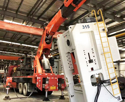 白马井镇附近随车吊出租，轻松解决运输难题